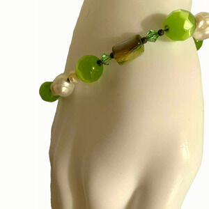 Bracelet Pearl and Lime Green Bok Choy with Hook and Ring Closure